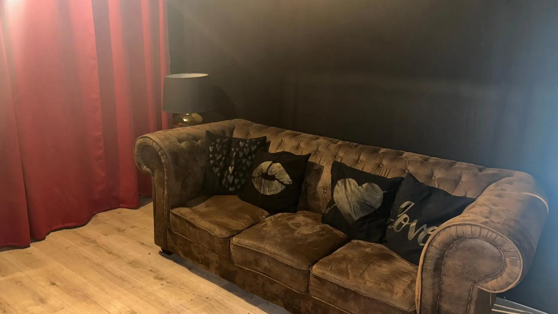 Loveroom Et Secretroom Gardanne Francie