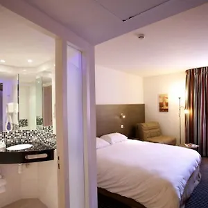 Kyriad Aix Les Milles - Plan De Campagne Hotel